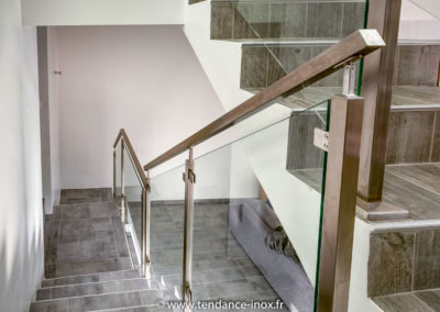 rampe d'escalier inox verre