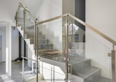 rampe d'escalier inox verre