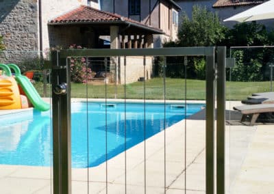 Portillon barrière de piscine sécurité enfant