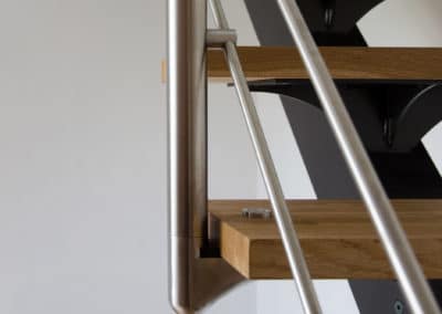 Garde-corps inox 4 sous lisses pose en applique sur marches escalier