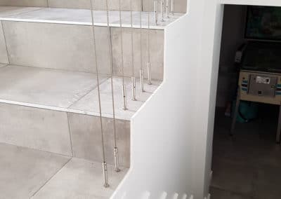 Garde-corps verre et câbles verticaux